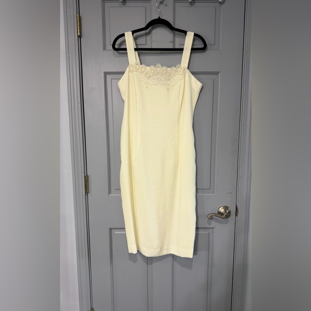 Y2K vintage Elegant Cream Lace Trim Dress size 12, fits more 8/10